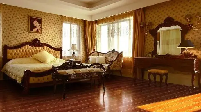 师傅告诉我地板斜铺个性又美观，看弄完看了看费用清单，真的傻眼