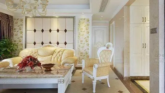 师傅告诉我地板斜铺个性又美观，看弄完看了看费用清单，真的傻眼