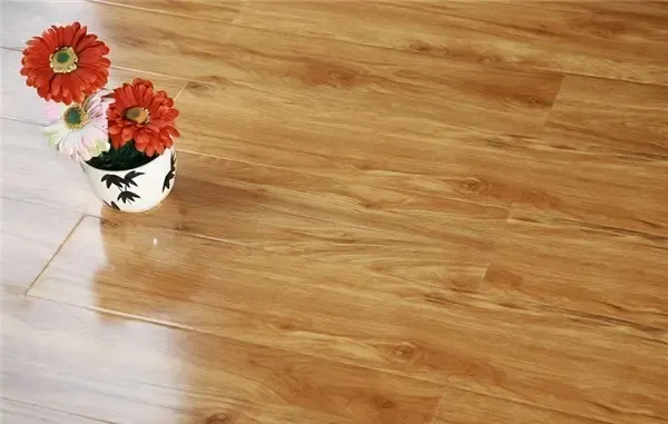 强化地板和实木复合地板的区别实木复合地板的品牌有哪些 强化地板和实木复合地板的区别实木复合地板的品牌有哪些