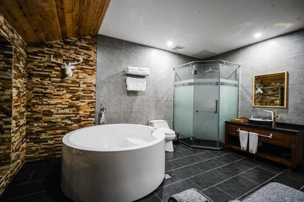 装修选哪种颜色的地板最耐脏？20年保洁阿姨这么说！