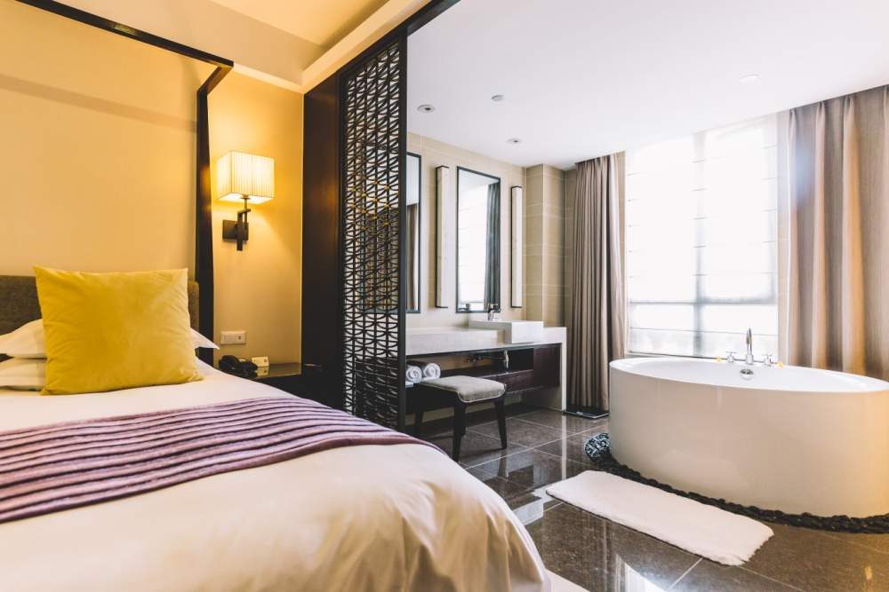 卧室用木地板好还是瓷砖好