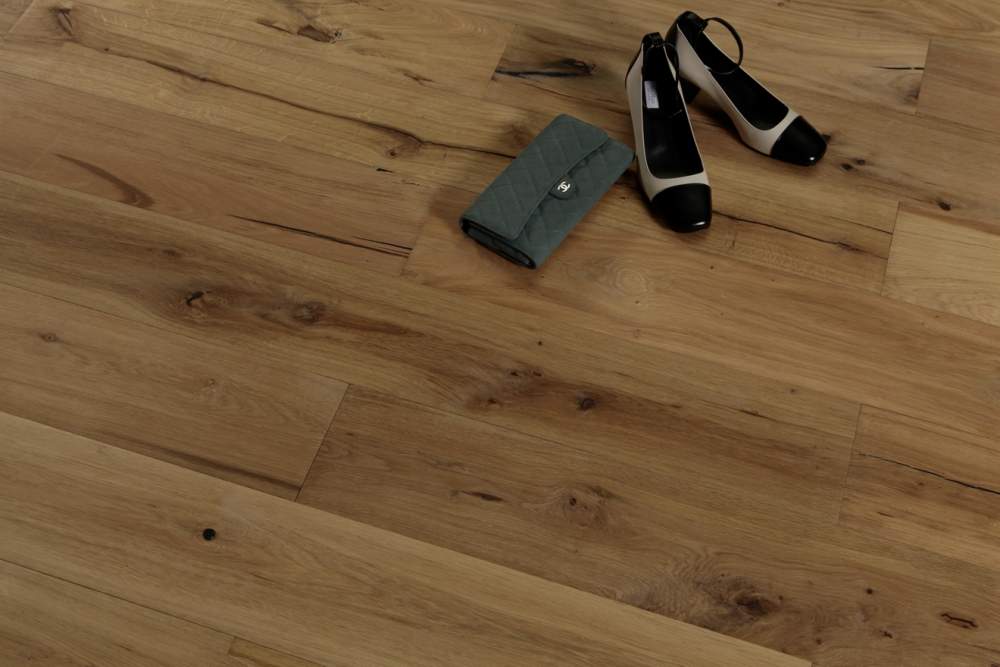 地板销售员总结的4点地板选购技巧,千万不要被商家套路了!(图1) 地板销售员总结的4点地板选购技巧,千万不要被商家套路了!