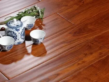 复合地板和实木地板哪种好 复合地板如何选购(图3)