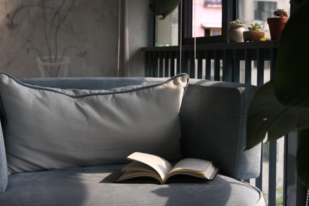 木地板只能铺地下那你就OUT，现在国外都流行上墙了，太美了！