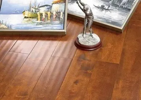 大自然地板和圣象地板哪个好？大自然地板如何鉴别？