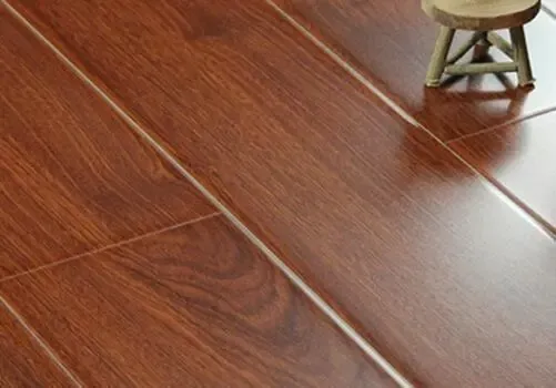 复合地板好还是强化地板好 劣质强化地板的特征 