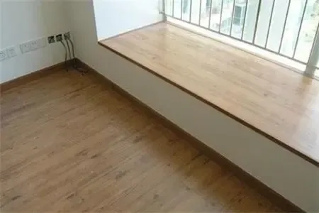 地板砖上面怎么铺木地板？地板砖上面可以铺木地板吗？