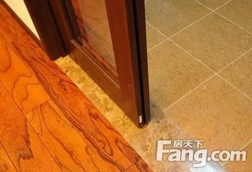 地板砖好还是木地板好