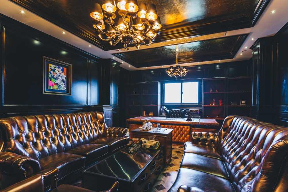 别在买复合地板了，甲醛10年也挥发不完，太坑人了 ！