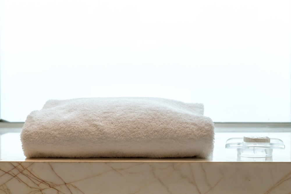 地板砖和木地板哪个好？如何保养实木地板？