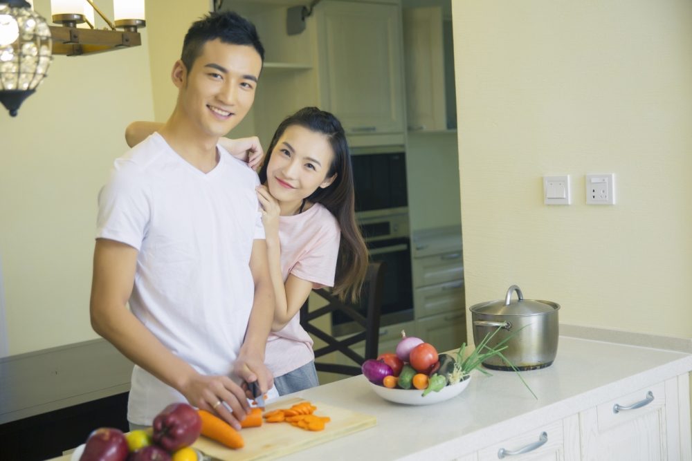 天天拖地板还是脏怎么办？跟阿姨偷学1招，从此一周不拖地！