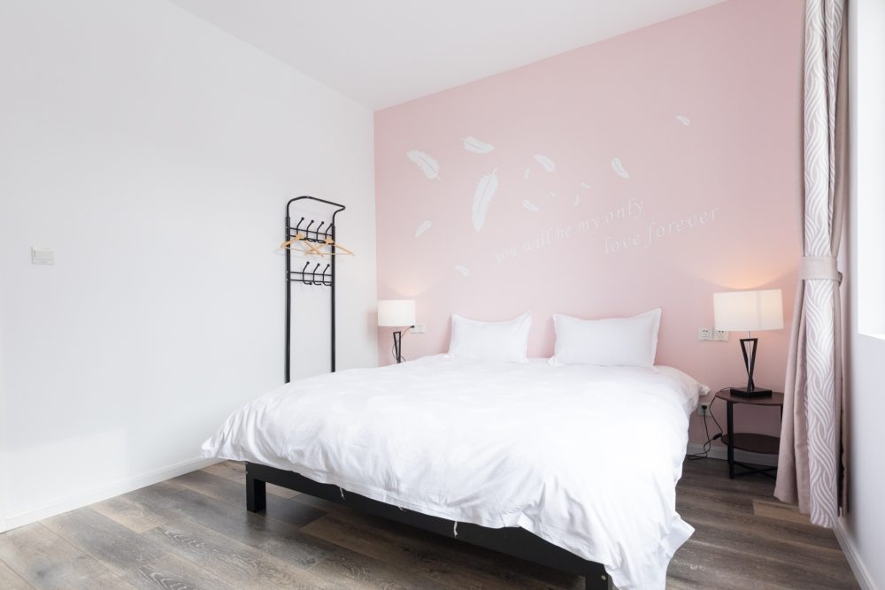 为什么大家都喜欢客厅铺瓷砖卧室铺地板？工头一语惊醒梦中人