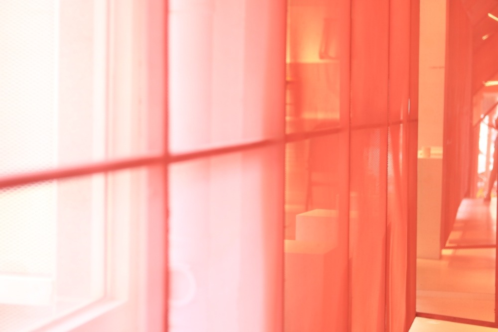 家里铺实木复合还是强化地板好？别傻傻再被商家忽悠了