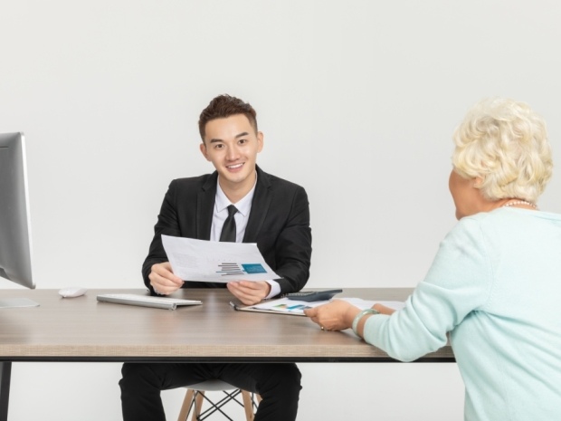 女生退租被房东要求钢丝球刷地板,如何防止退租时被无理扣费?(图1) 女生退租被房东要求钢丝球刷地板,如何防止退租时被无理扣费?(图1)