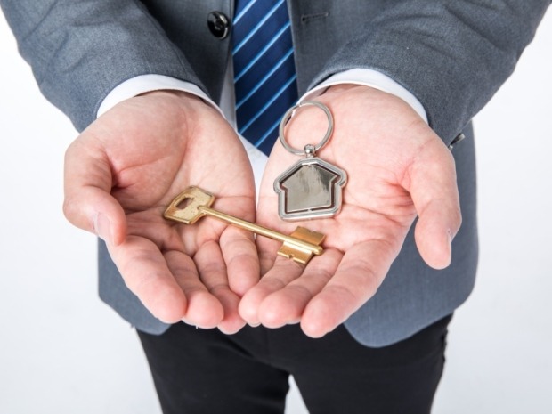 居民欠1206元物业费房产险被拍卖，物业费拖欠如何合法追讨？(图1)