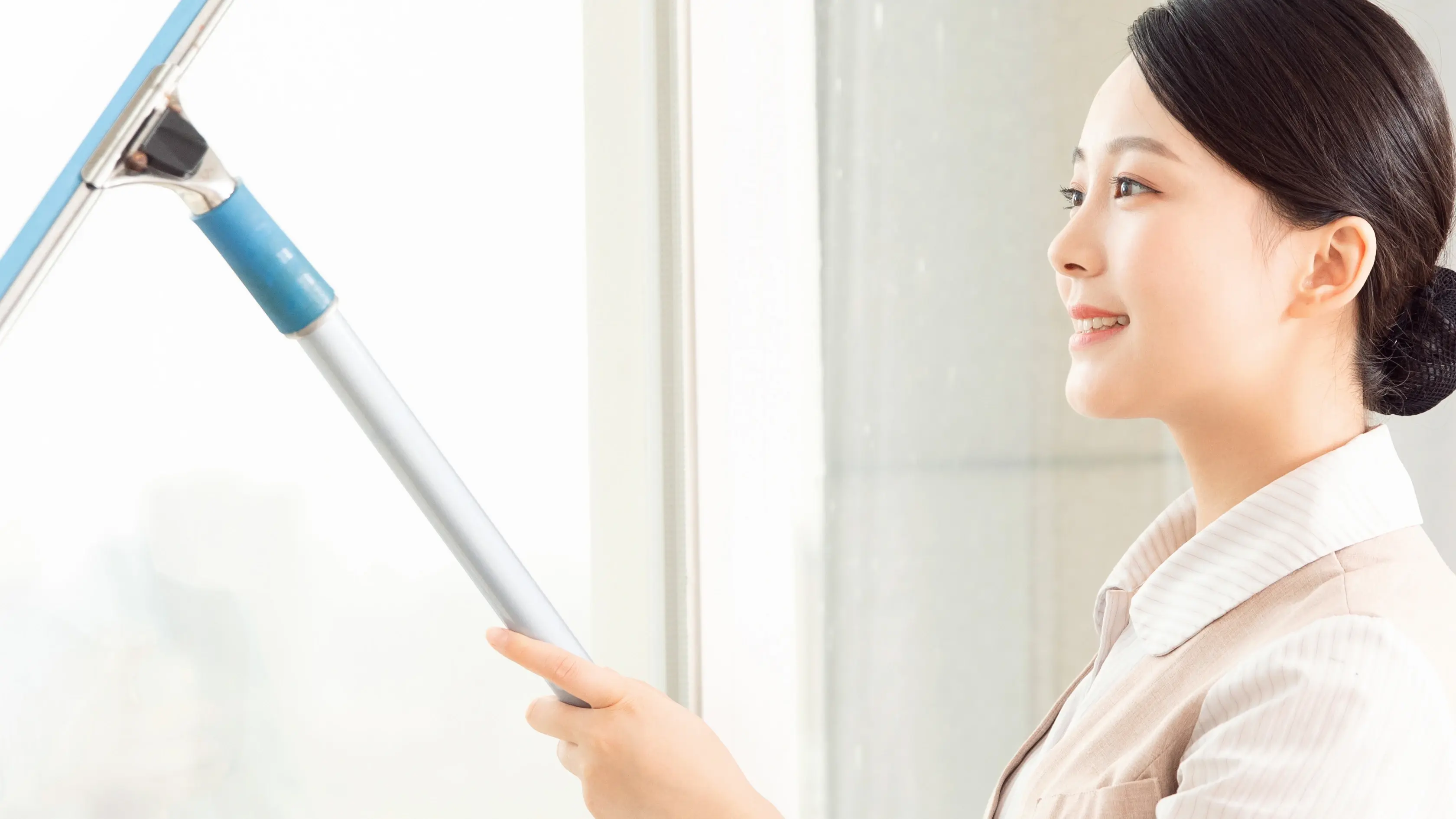 第一批00后已经开始做家政了,雇年轻家政打扫房子要注意什么?(图1)